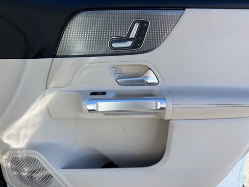 Certified 2021 Mercedes-Benz GLB 250 image 25