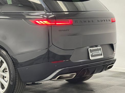 Used 2025 Land Rover Range Rover Sport SE image 7