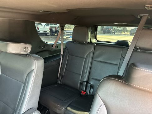 Used 2024 Chevrolet Suburban Z71 w/ Luxury Package AWD/4WD image 20