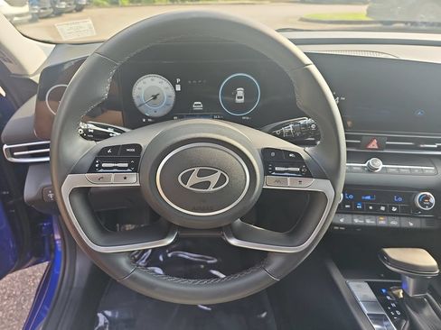 Certified 2025 Hyundai Elantra SEL FWD image 17