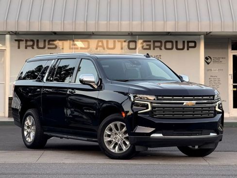 Used 2023 Chevrolet Suburban Premier RWD image 2