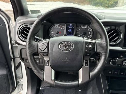 Used 2019 Toyota Tacoma TRD Off-Road w/ Technology Package image 18