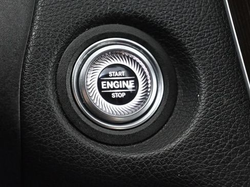 Used 2019 Mercedes-Benz C 300 4MATIC Sedan image 32