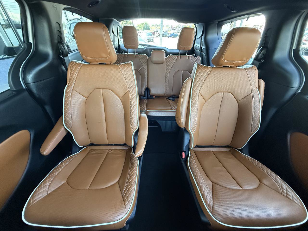 Used 2024 Chrysler Pacifica Pinnacle FWD image 45