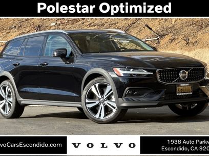 New 2025 Volvo V60 B5 Cross Country Plus w/ Protection Package Premier