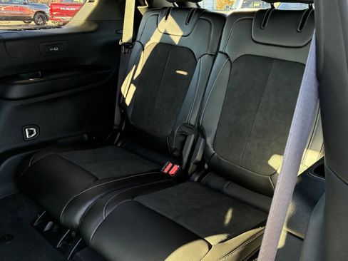 New 2025 Jeep Grand Cherokee L Laredo image 9