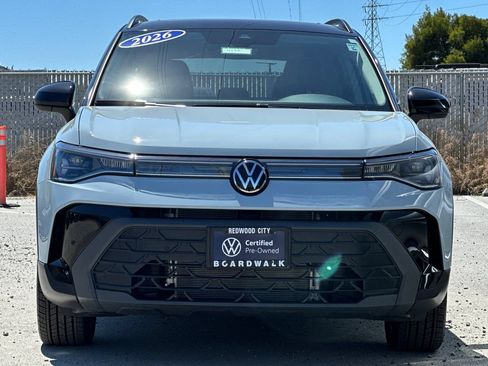 Certified 2026 Volkswagen Taos SE FWD image 9