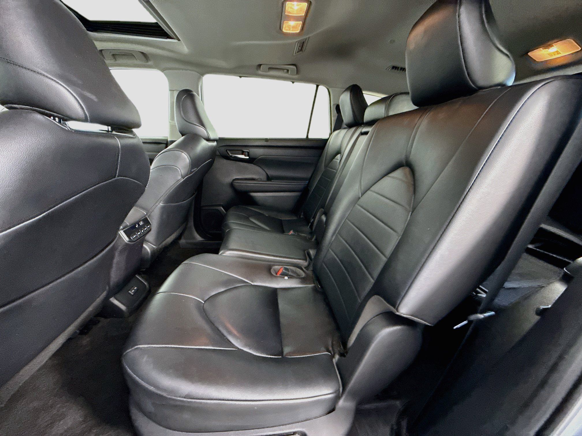 Used 2023 Toyota Highlander XLE FWD image 26