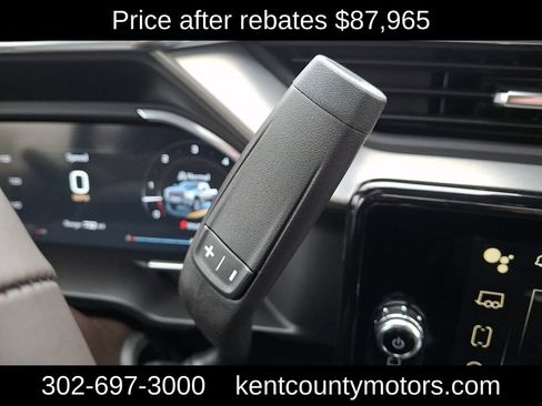 New 2026 GMC Sierra 2500 Denali w/ Denali Reserve Package AWD/4WD image 14