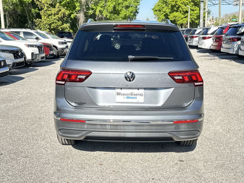 Used 2022 Volkswagen Tiguan SE w/ Panoramic Sunroof Package image 5