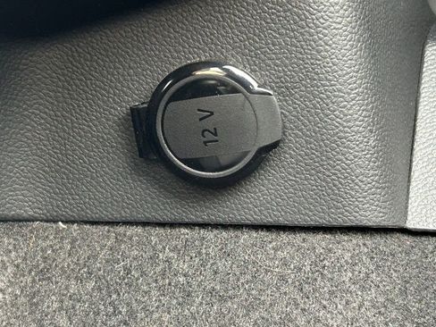 Certified 2023 Volkswagen Tiguan SE R-Line image 59