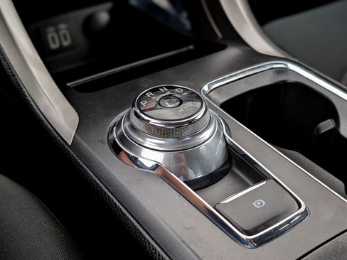 Used 2020 Ford Fusion SE image 17