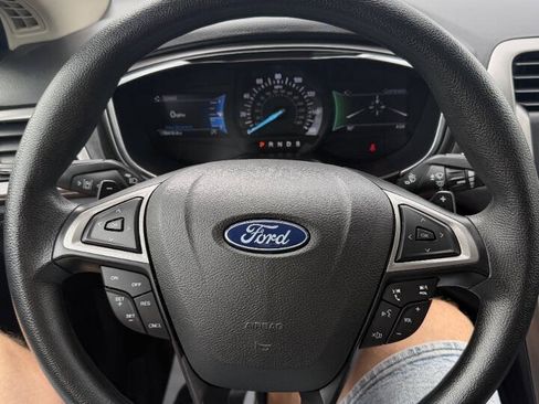 Used 2019 Ford Fusion SE FWD image 21