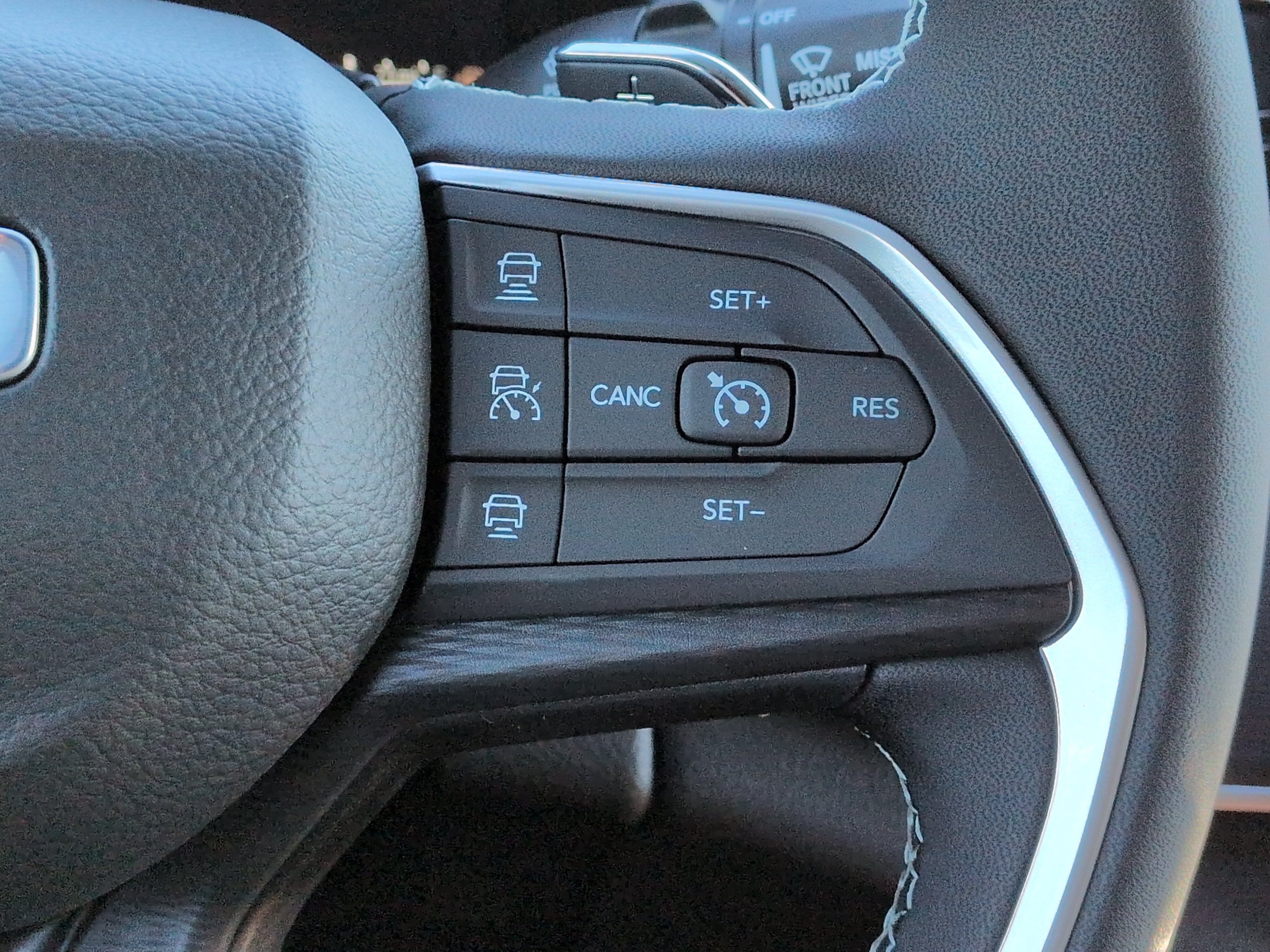 New 2027 Jeep Grand Cherokee Laredo RWD image 23