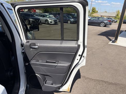 Used 2017 Jeep Patriot High Altitude image 11