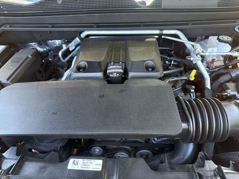 Used 2024 Chevrolet Colorado ZR2 w/ Safety Package AWD/4WD image 17