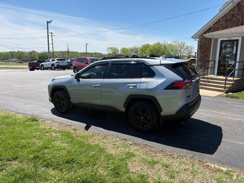 Used 2020 Toyota RAV4 XLE w/ Convenience Package FWD image 26