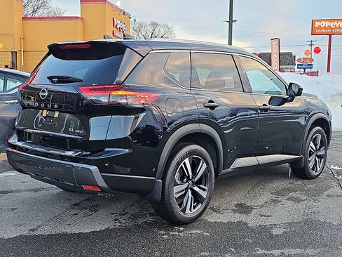 Certified 2025 Nissan Rogue SL w/ Tech Package AWD/4WD image 7