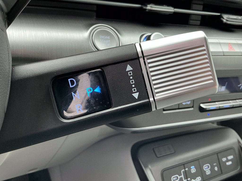 Used 2025 Hyundai Kona Limited FWD image 33