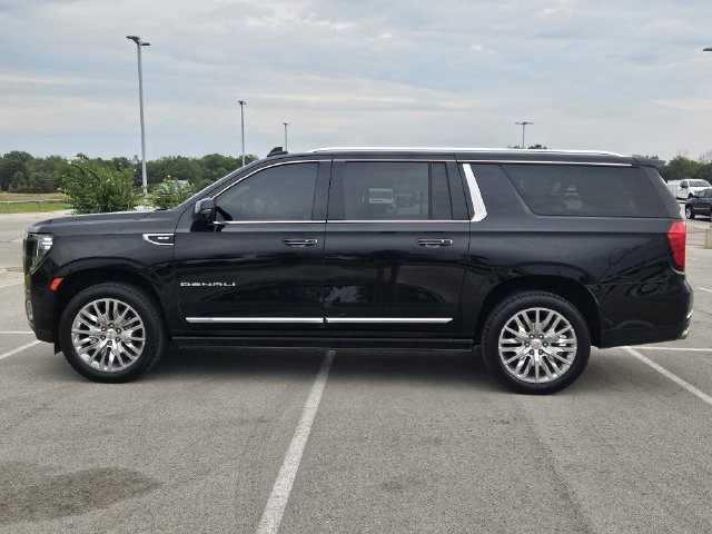 Used 2023 GMC Yukon XL Denali w/ Max Trailering Package AWD/4WD image 4