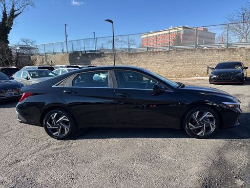 Certified 2025 Hyundai Elantra SEL w/ Cargo Package image 18