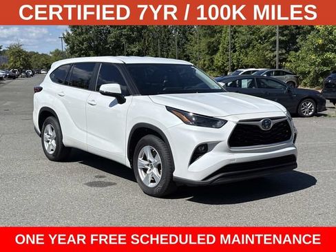 Used 2023 Toyota Highlander LE FWD image 1