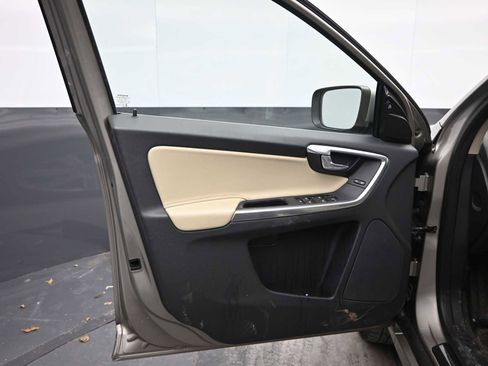 Used 2016 Volvo XC60 T6 w/ Proximity Package image 8