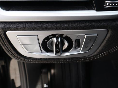 Used 2022 BMW 740i image 24