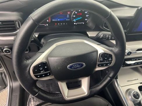 Used 2023 Ford Explorer XLT w/ Equipment Group 202A AWD/4WD image 19