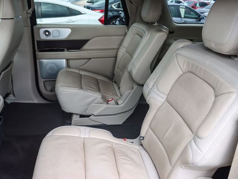 Used 2020 Lincoln Navigator L Reserve w/ Luxury Package image 17