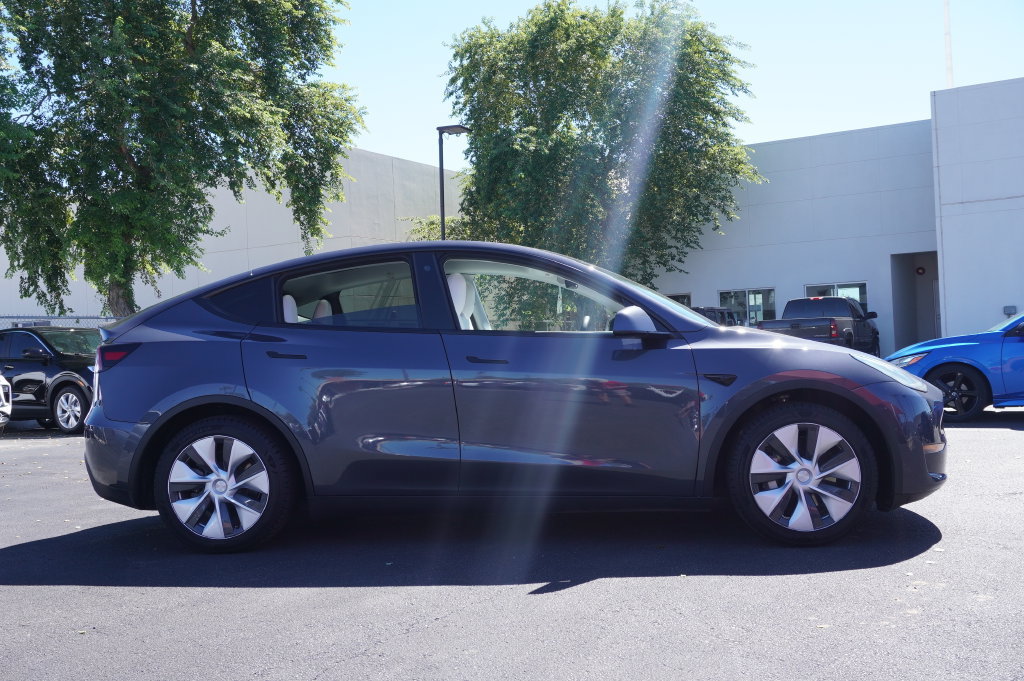Used 2021 Tesla Model Y Long Range AWD/4WD image 6