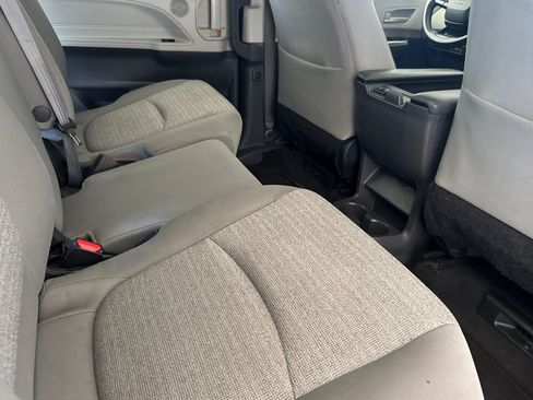 Used 2022 Toyota Sienna LE FWD image 33