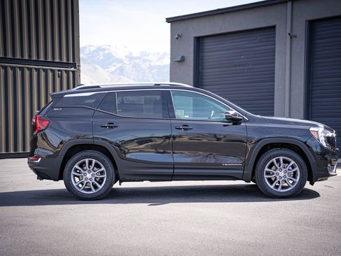 Used 2024 GMC Terrain SLT image 6