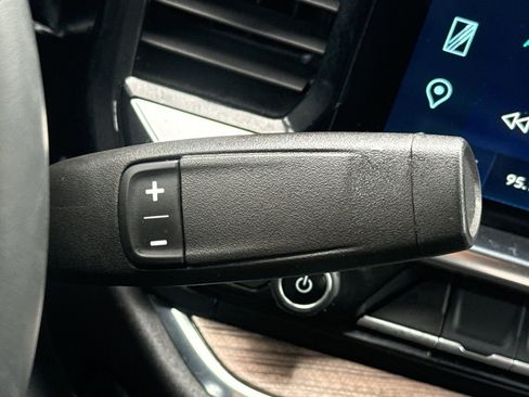 Used 2025 Chevrolet Silverado 1500 LT image 30