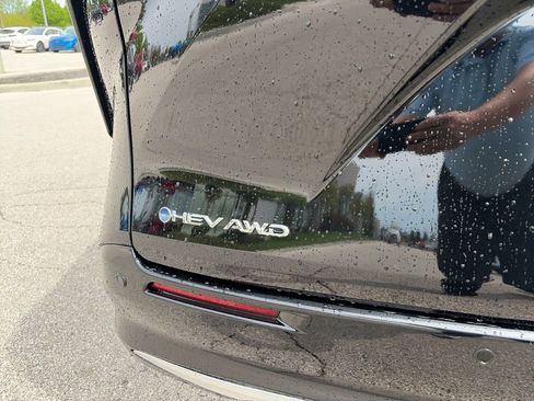 Used 2025 Toyota Sienna Platinum AWD/4WD image 7