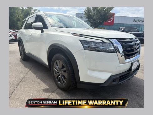 Used 2022 Nissan Pathfinder SV FWD image 1