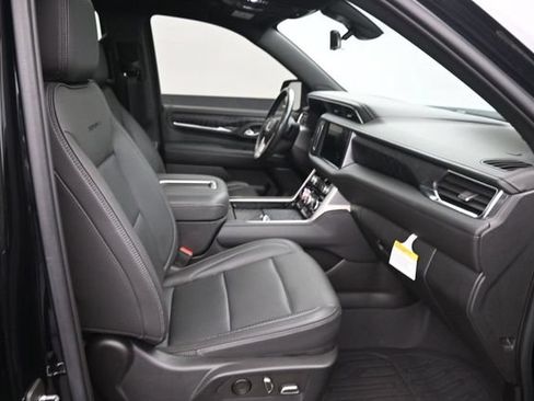 Used 2022 GMC Yukon Denali w/ Denali Ultimate Package AWD/4WD image 10