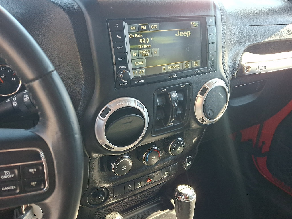 Used 2015 Jeep Wrangler Unlimited Sahara w/ Dual Top Group AWD/4WD image 20