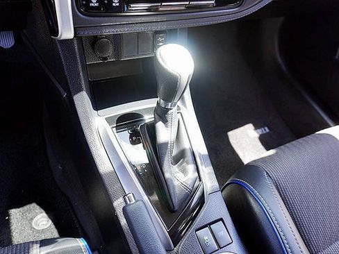 Used 2017 Toyota Corolla SE FWD image 29