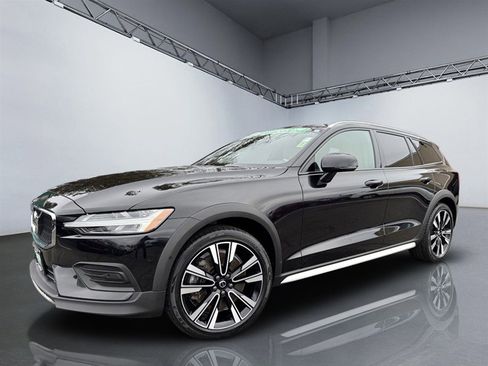 Used 2020 Volvo V60 T5 Cross Country w/ Protection Package Premier image 29