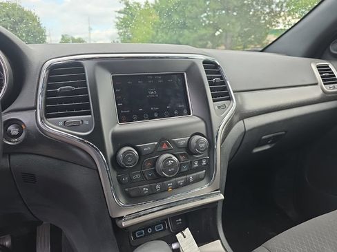 Used 2018 Jeep Grand Cherokee Laredo AWD/4WD image 20