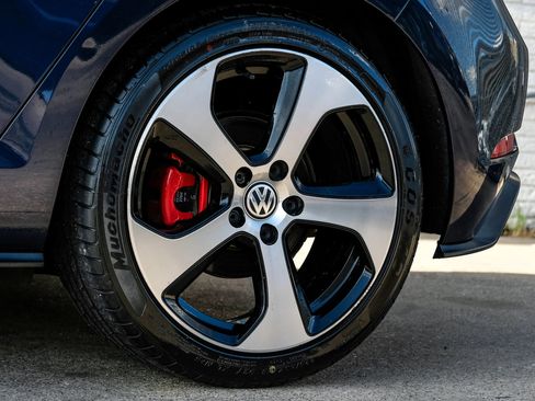 Used 2018 Volkswagen GTI SE FWD image 46