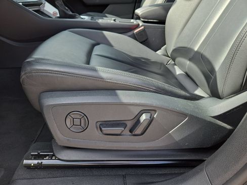 Certified 2025 Audi Q3 2.0T Premium AWD/4WD image 17