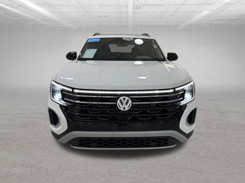 Certified 2024 Volkswagen Atlas Peak Edition SE AWD/4WD image 2