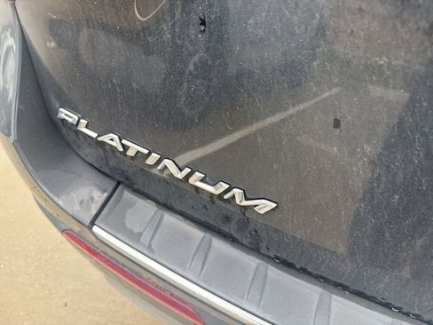 Used 2020 Ford Explorer Platinum w/ Premium Technology Package AWD/4WD image 4