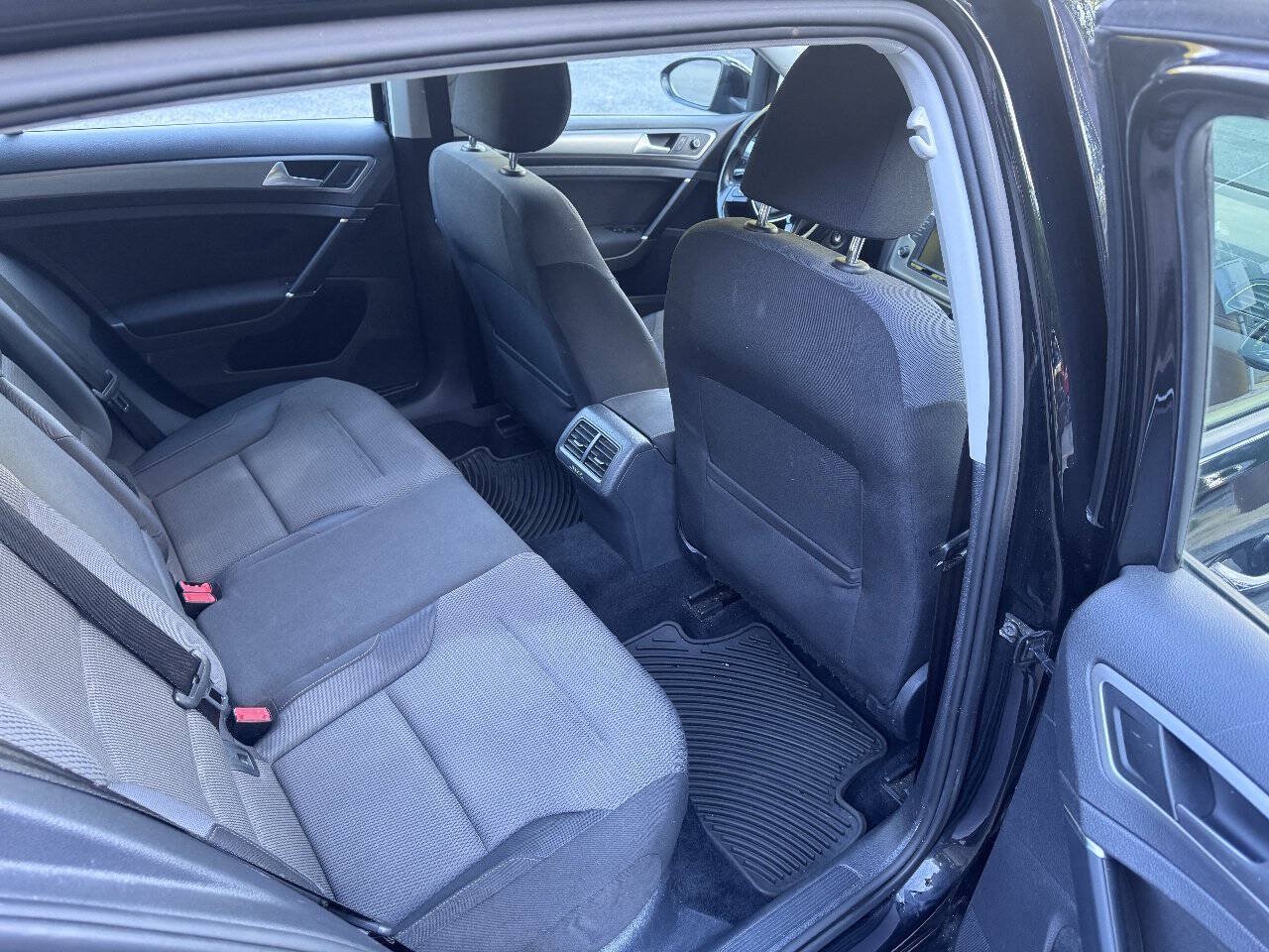 Used 2016 Volkswagen Golf S FWD image 10