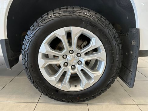 Used 2024 Chevrolet Silverado 1500 LTZ AWD/4WD image 8