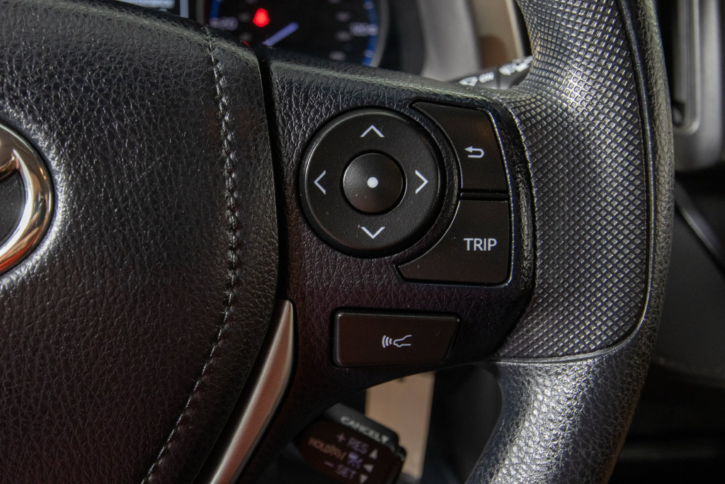 Used 2018 Toyota RAV4 LE FWD image 21