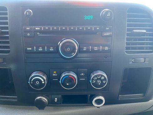Used 2013 Chevrolet Silverado 2500 W/T AWD/4WD image 13