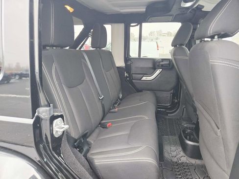 Used 2015 Jeep Wrangler Unlimited Sahara image 15